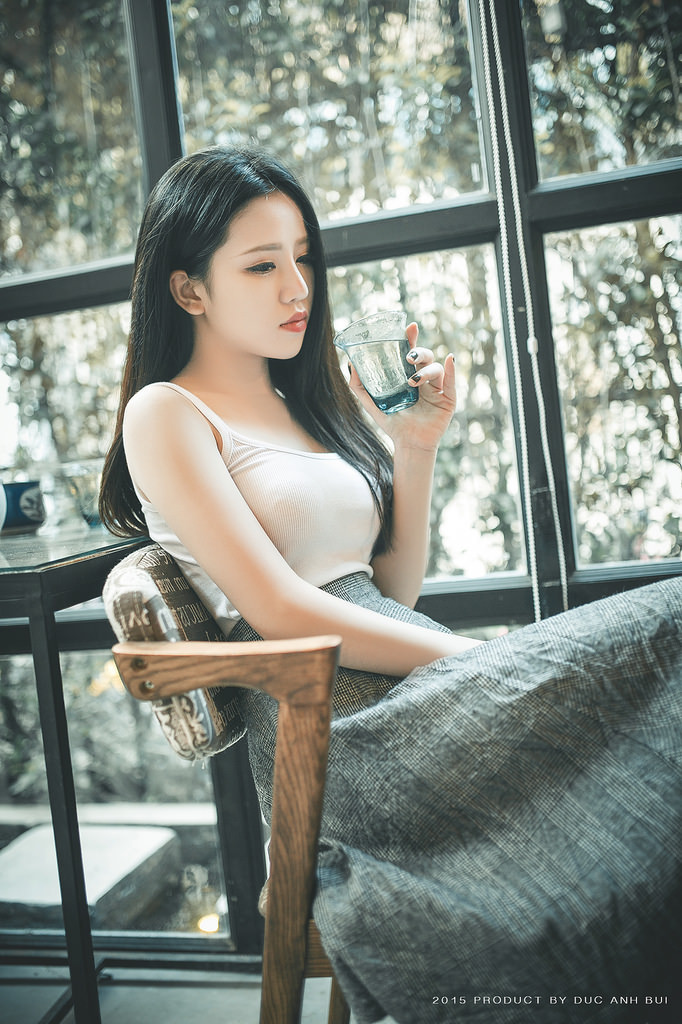 小莹耸胀的雪乳奶水